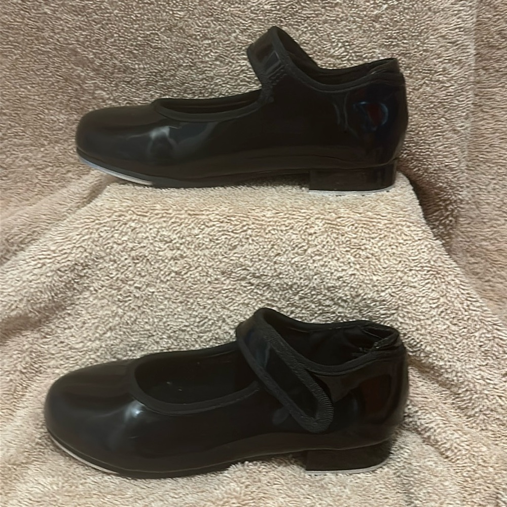 Girl’s Tap Shoes Black Patent Leather-self adjusting strap Size 10M